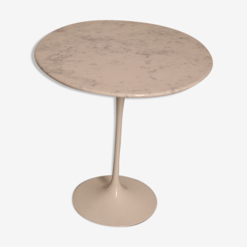 Table d’appoint en marbre blanc par Eero Saarinen pour Knoll