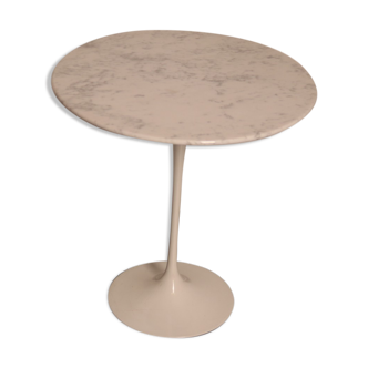 Coffee or side table in white marble by Eero Saarinen for Knoll