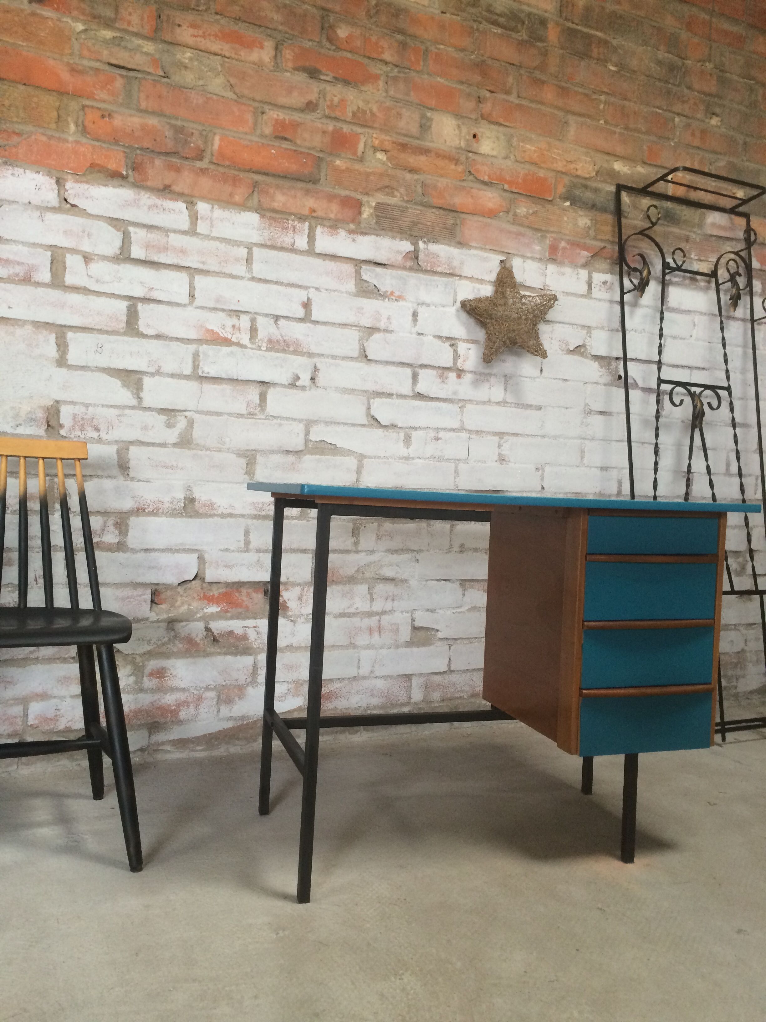 Vintage modernist office