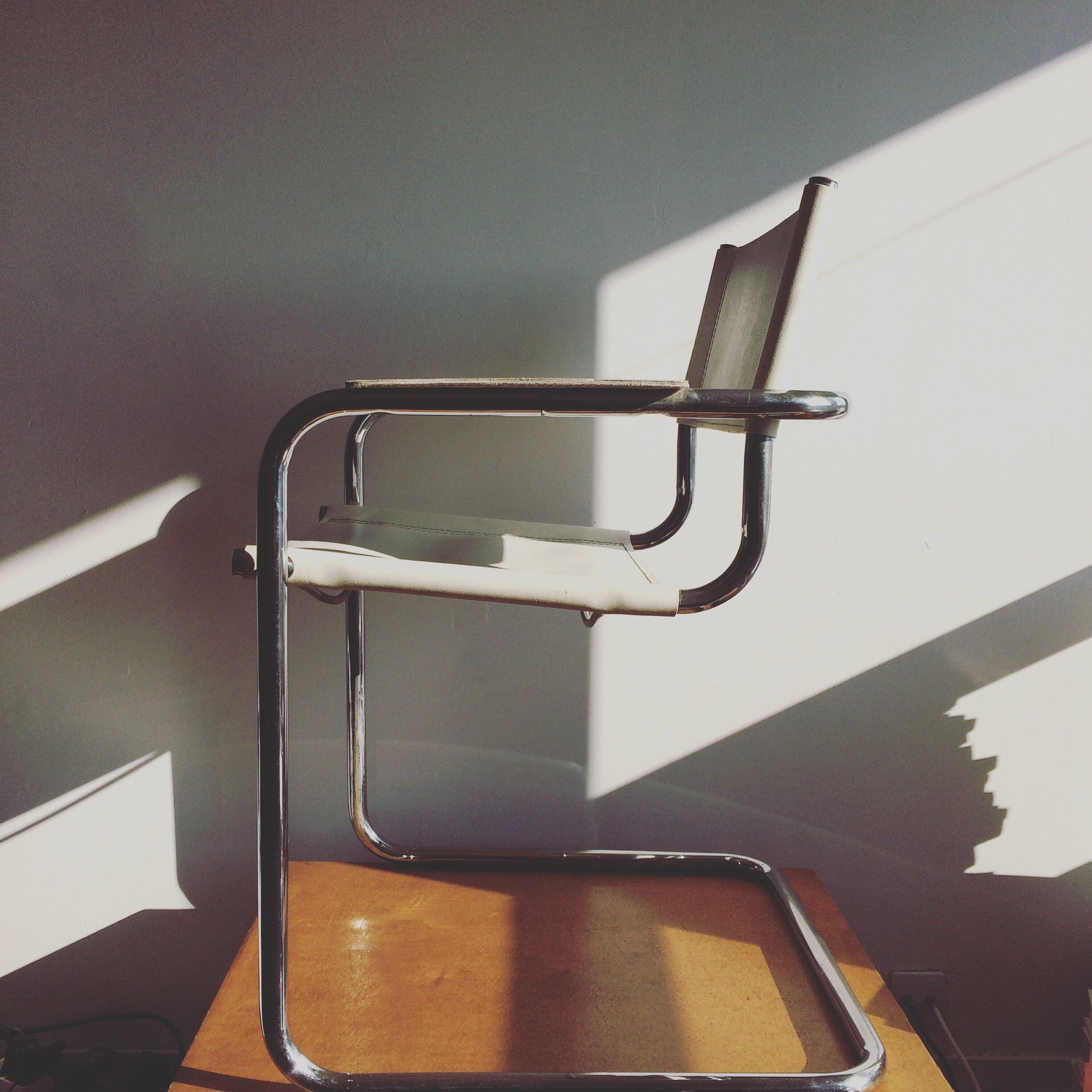 Chaise en métal tubulaire