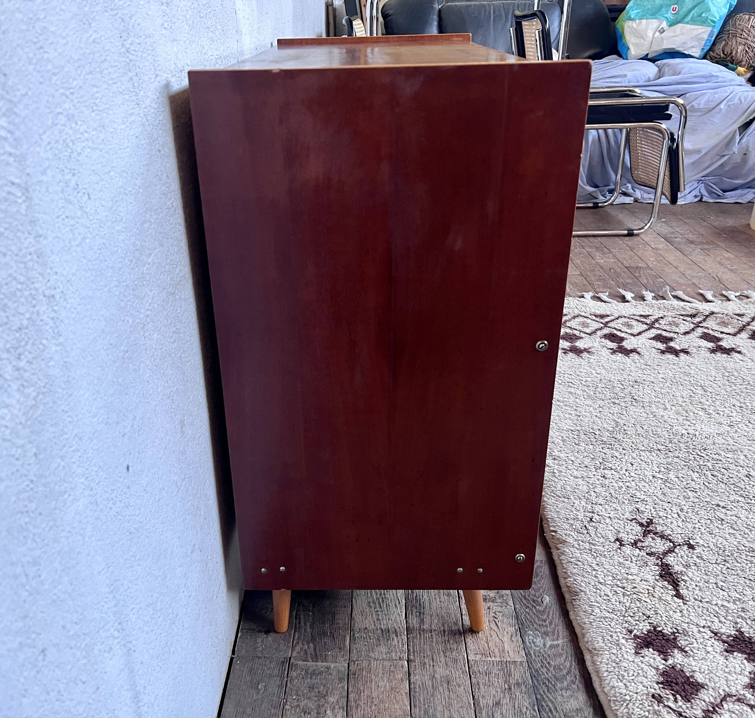 Two-color shoe furniture from the 50s with compass feet