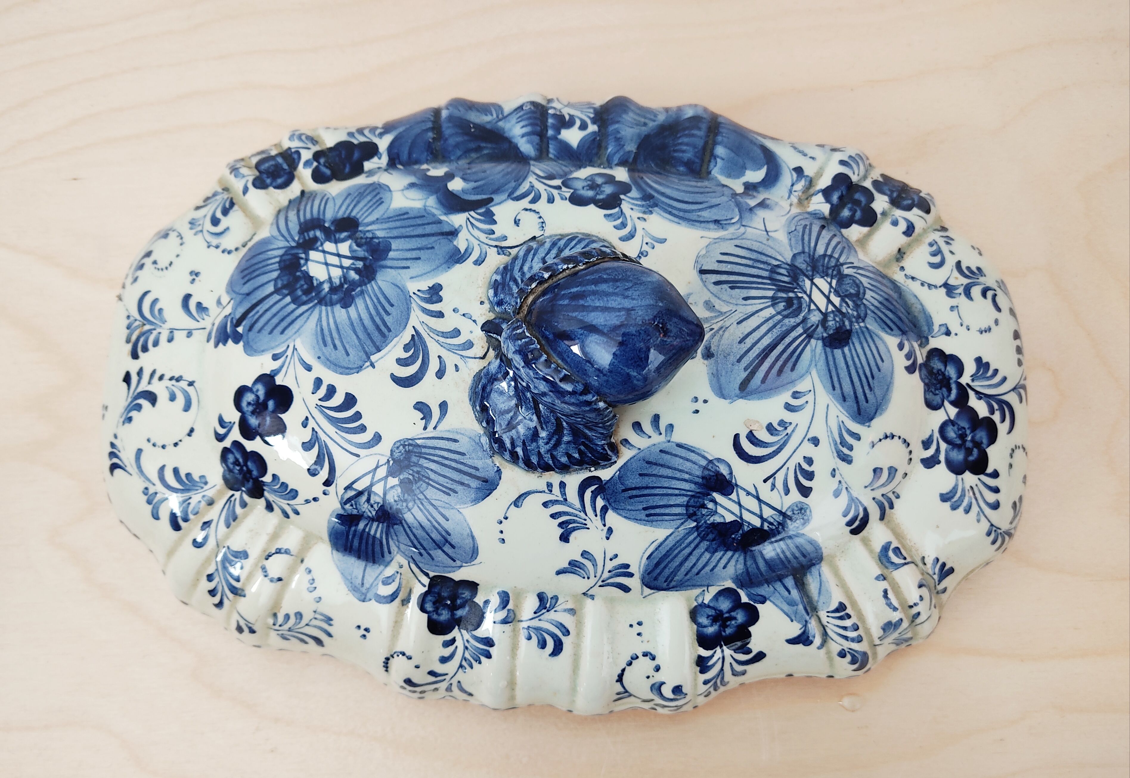 Delft earthenware covered dish