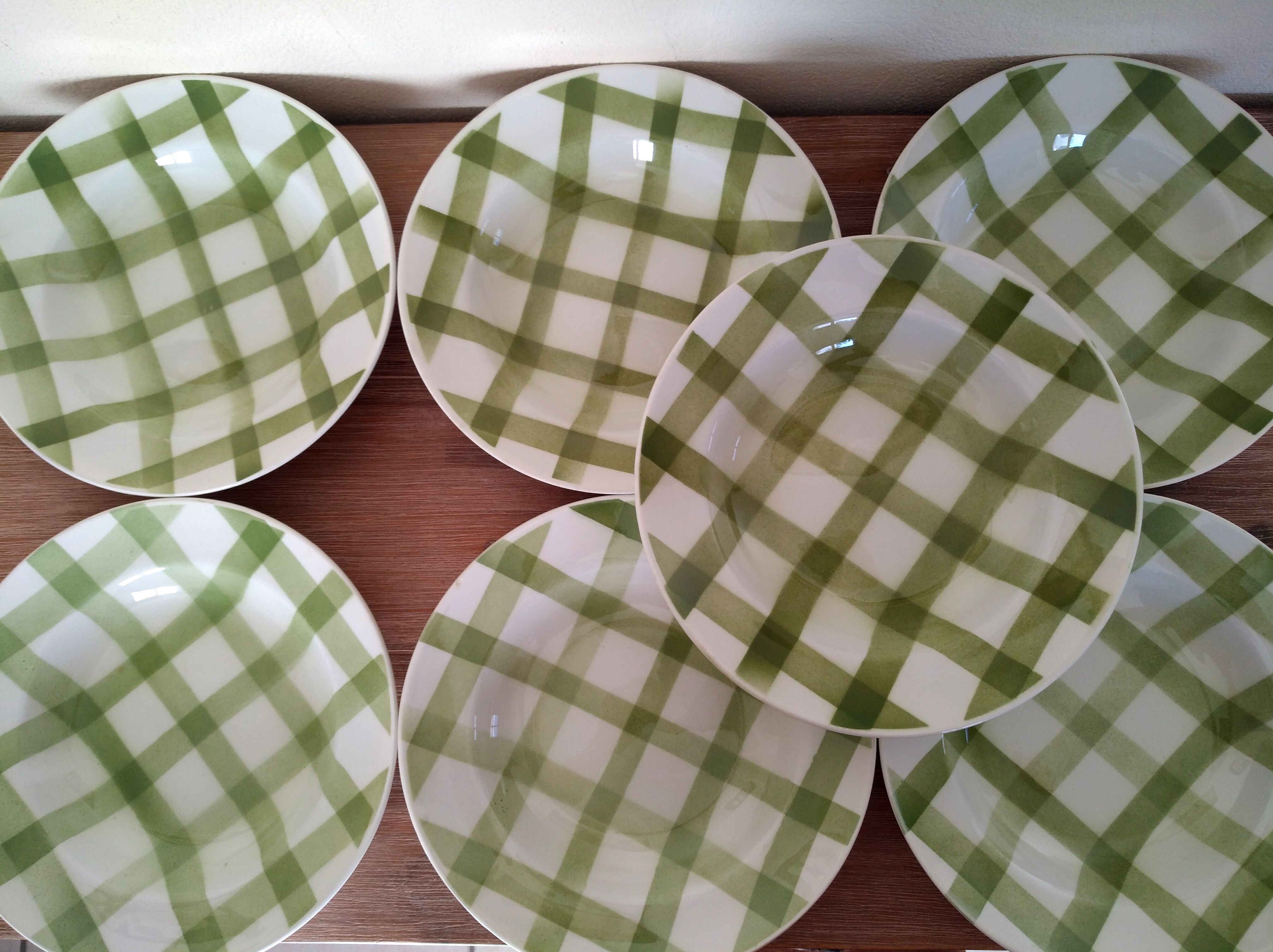 All 7 dinner plates and 7 hollow mill of wolves