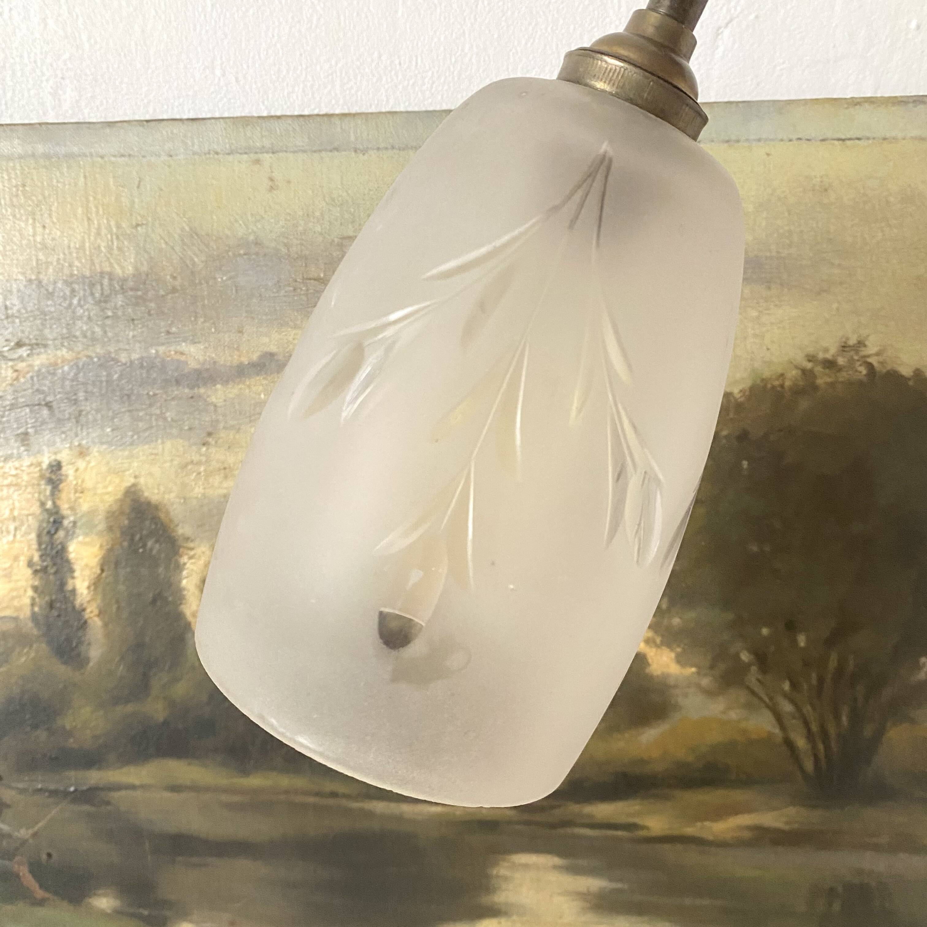 Applique ancienne col de cygne, tulipe de verre gravée