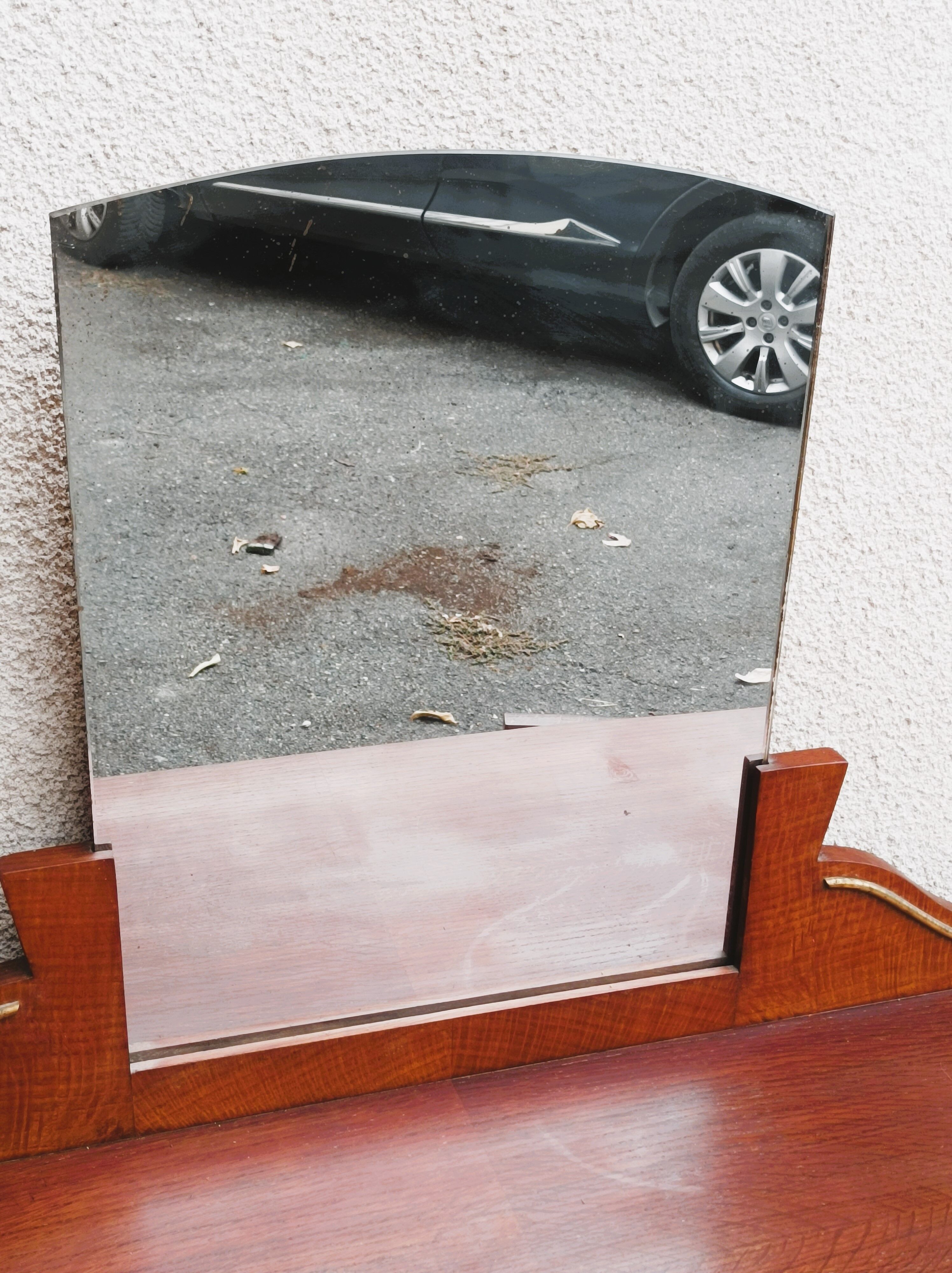 Hairdresser dating from the 50s