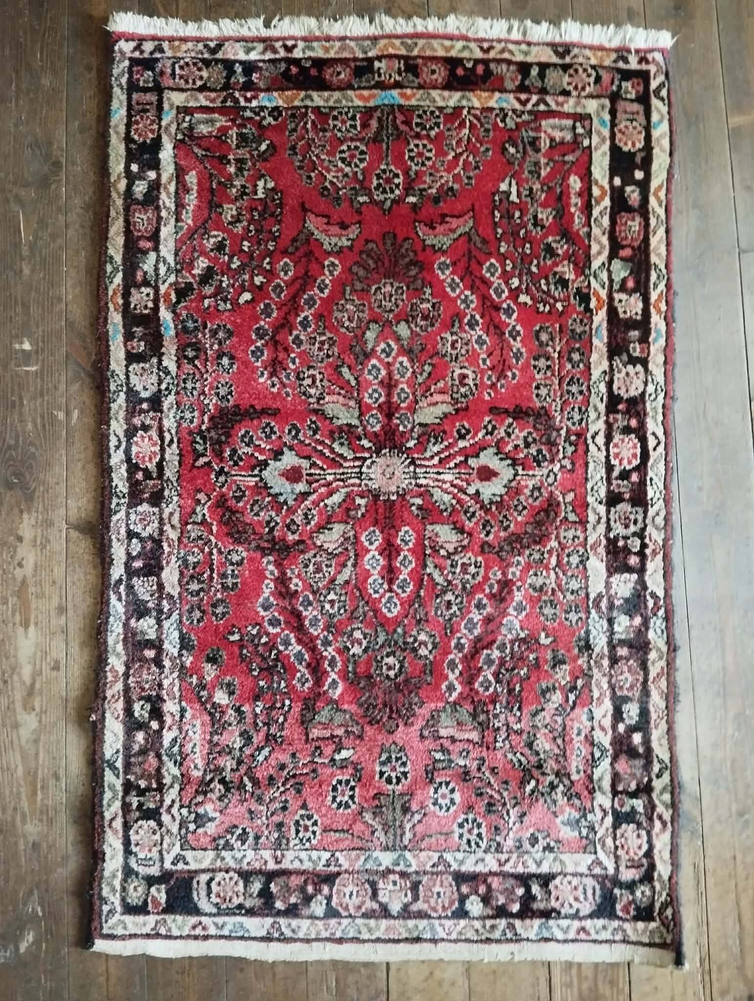 Handmade Persian Sarough rug 137x86cm