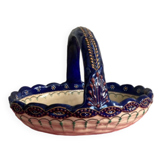 Basket in earthenware of QUIMPER handmade decorations, signed, late nineteenth / early twentieth century