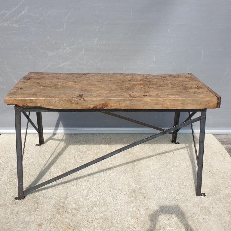 Eiffel metal base workshop with rivets