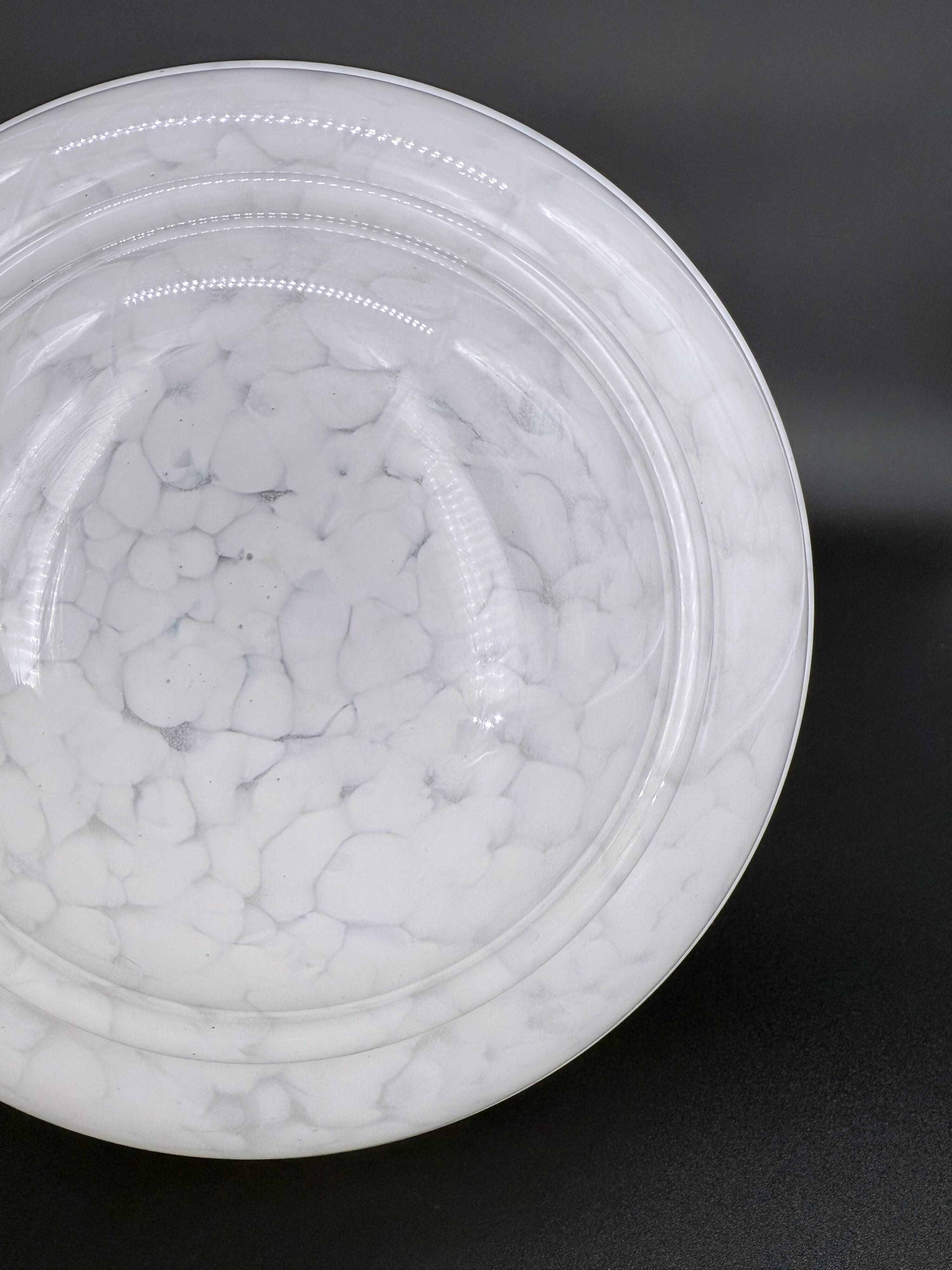 Plafonnier Art déco en verre moucheté blanc – France, années 30