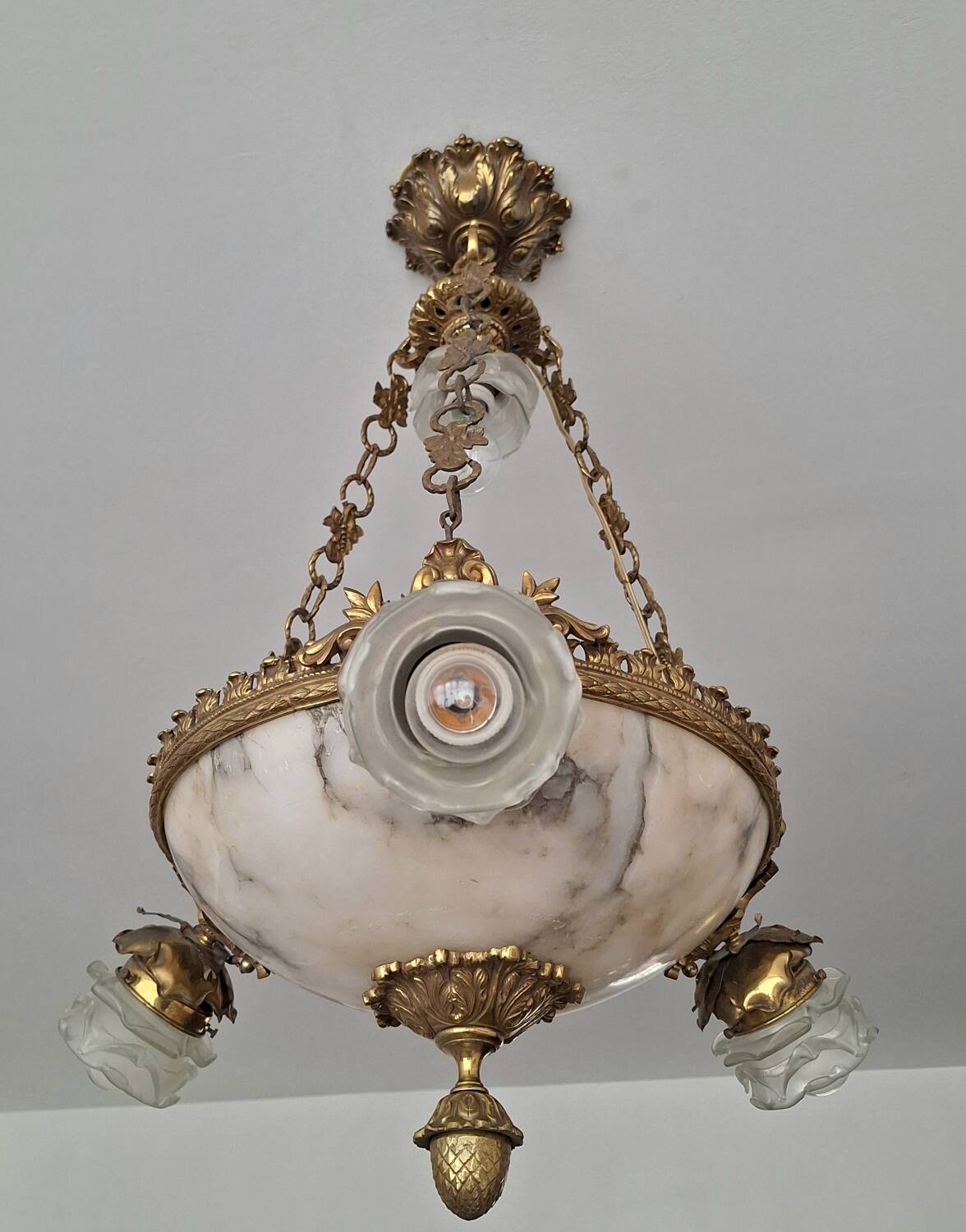 Art Deco alabaster and bronze chandelier, 7-light fixture