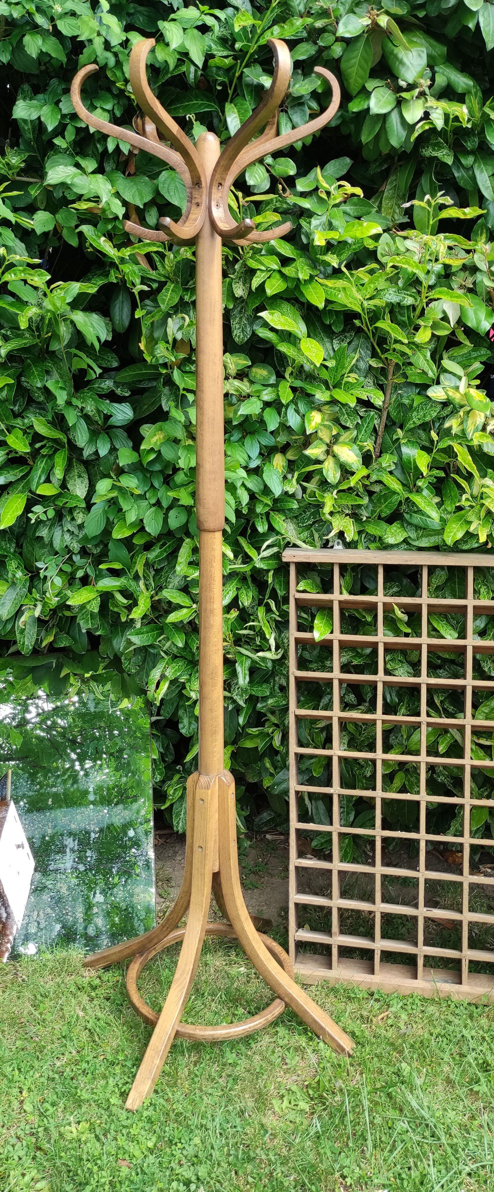 Baumann wooden parrot coat rack