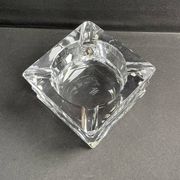 Important cendrier cristal de Sèvres taillé