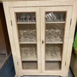 Armoire vitrée patinée crème