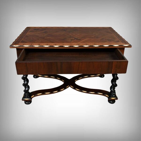 Table, bureau en marqueterie de bois précieux, époque Napoléon III, milieu XIXe