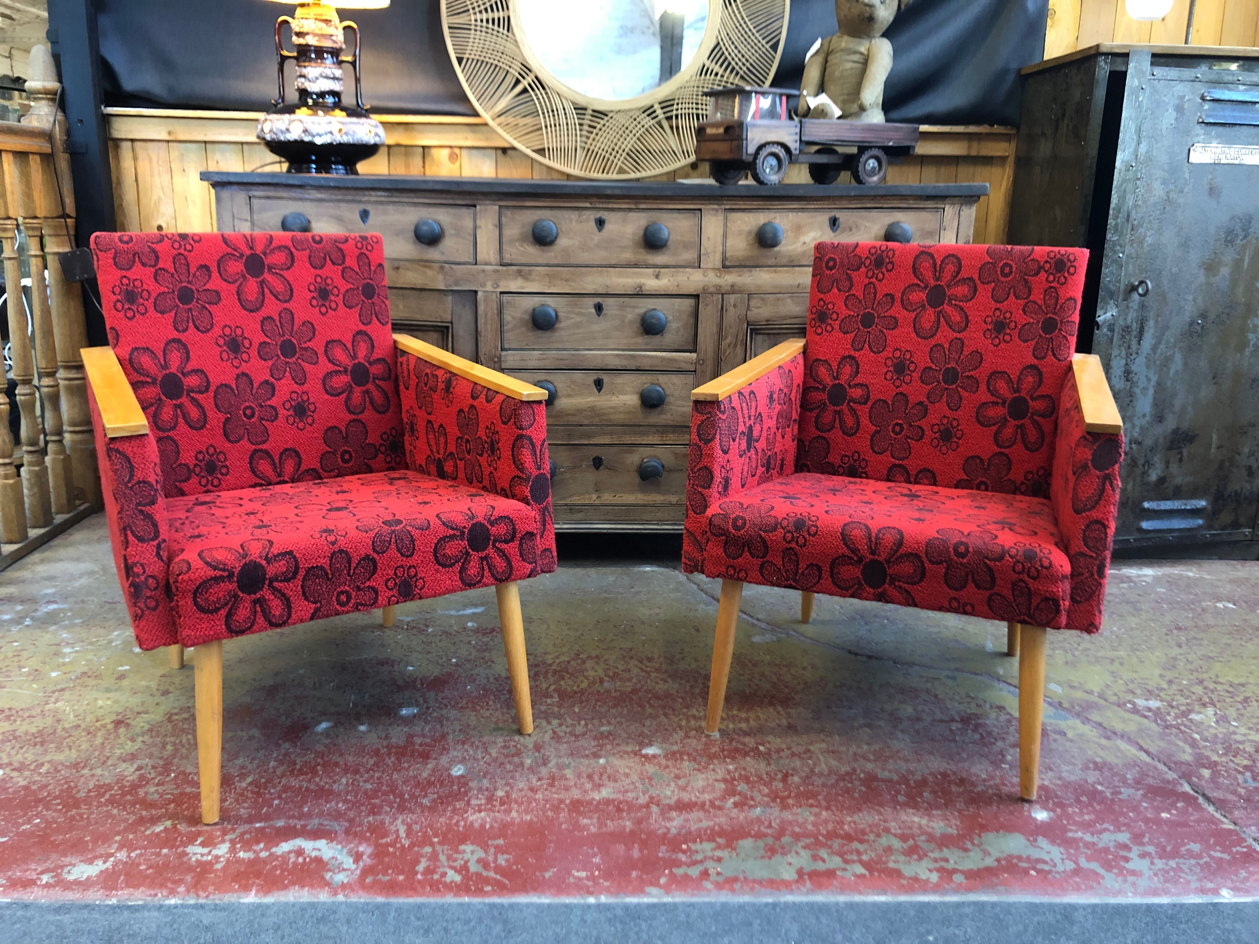 Pair of vintage armchairs dynamic design 60s/70s