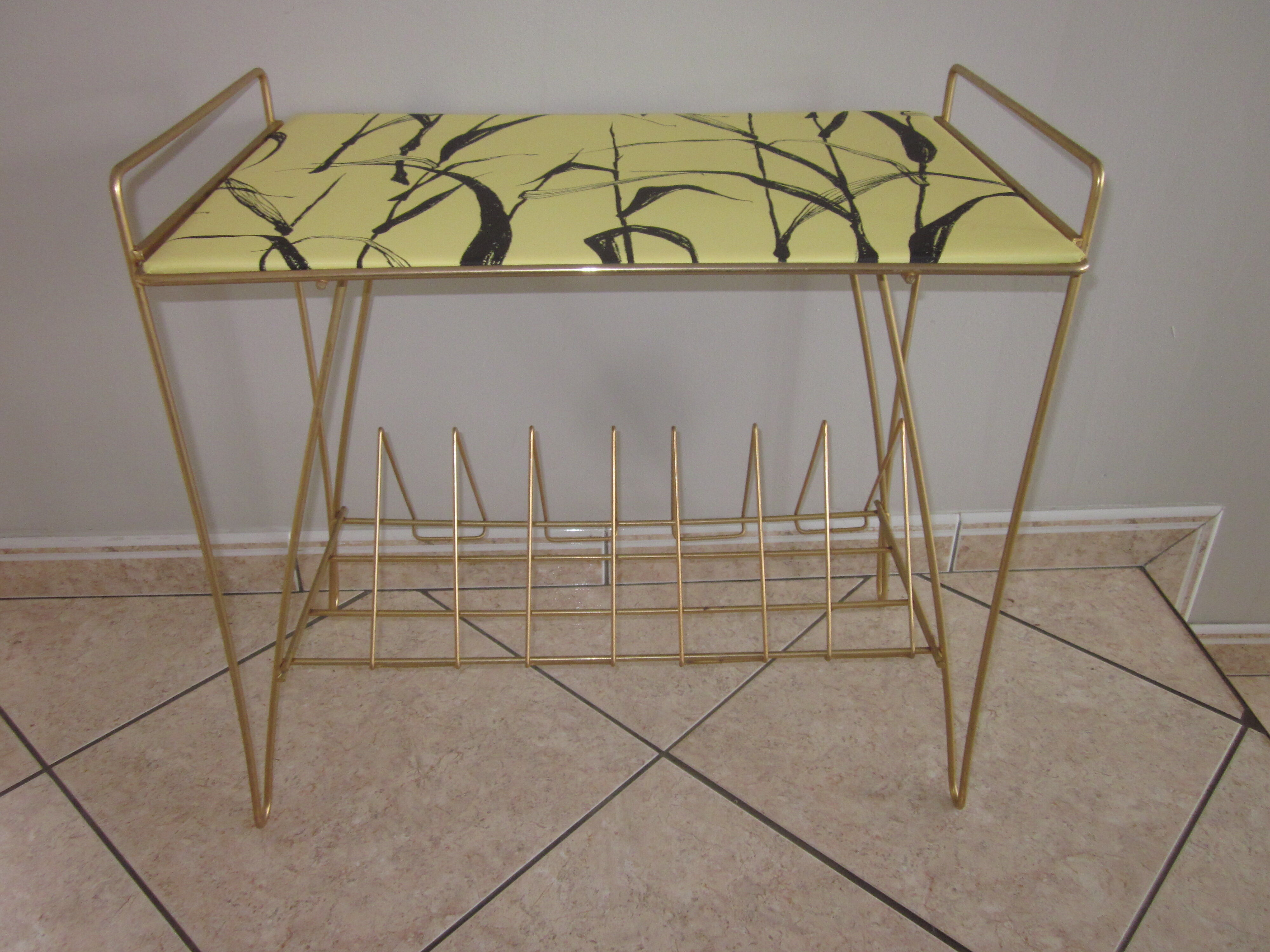 Table vinyls holder of the 50