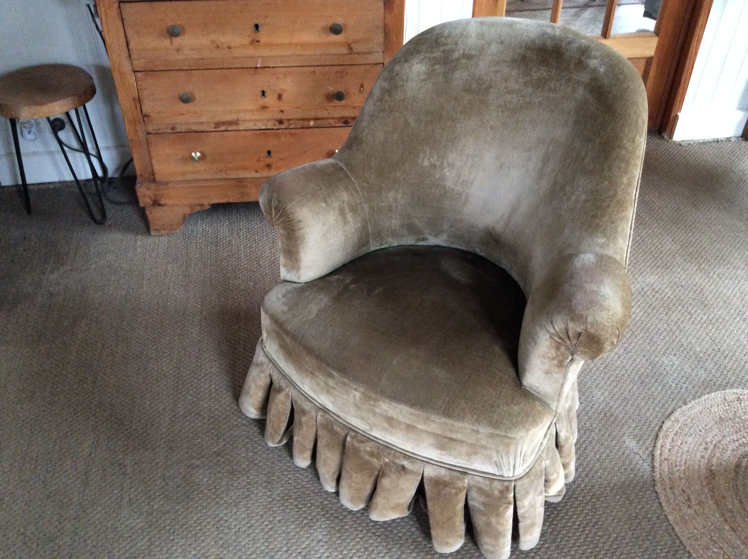 Toad armchair