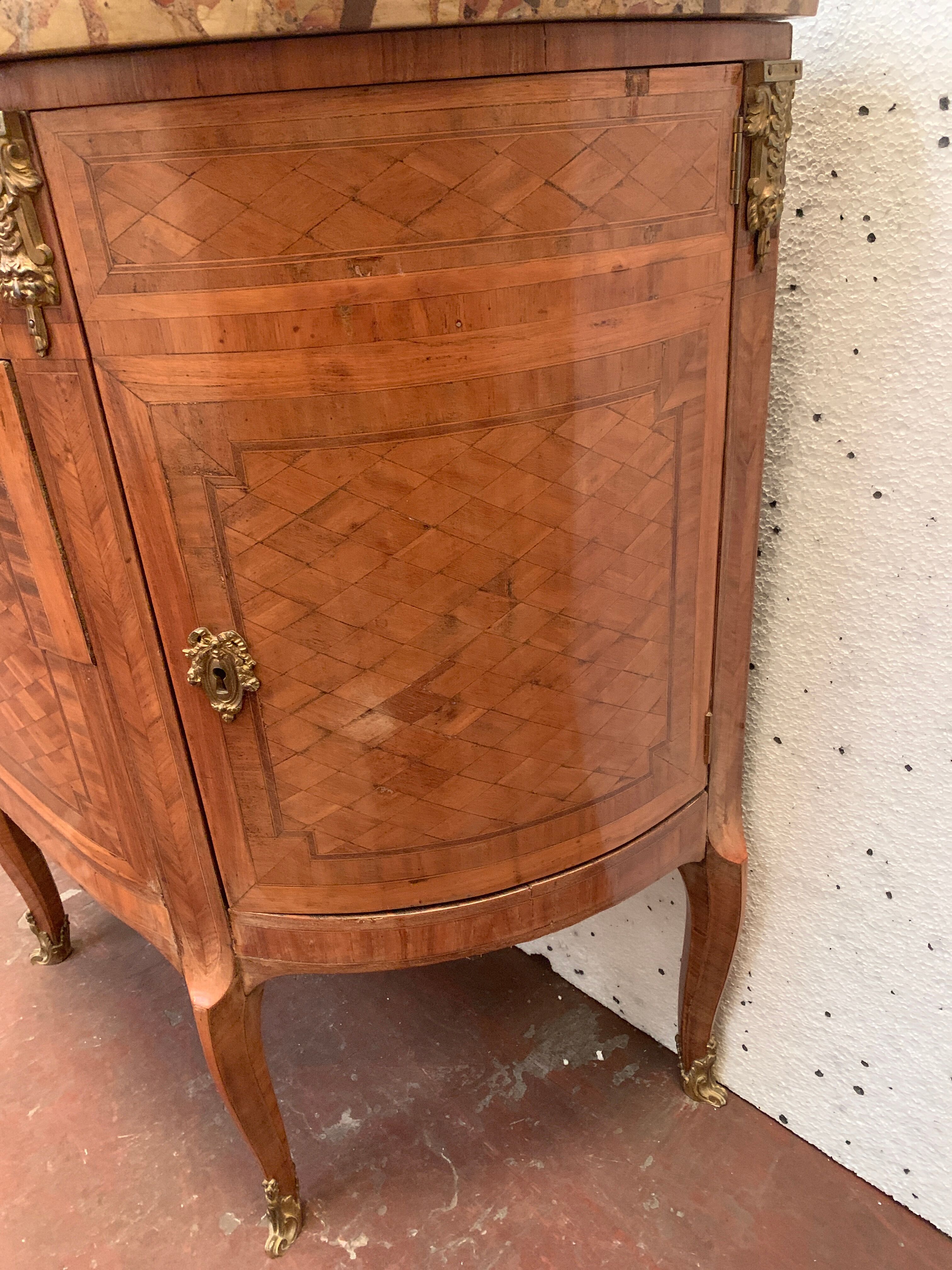 Chest of drawers in half moon style Louis XVI Marquetry with cube bottom XX century