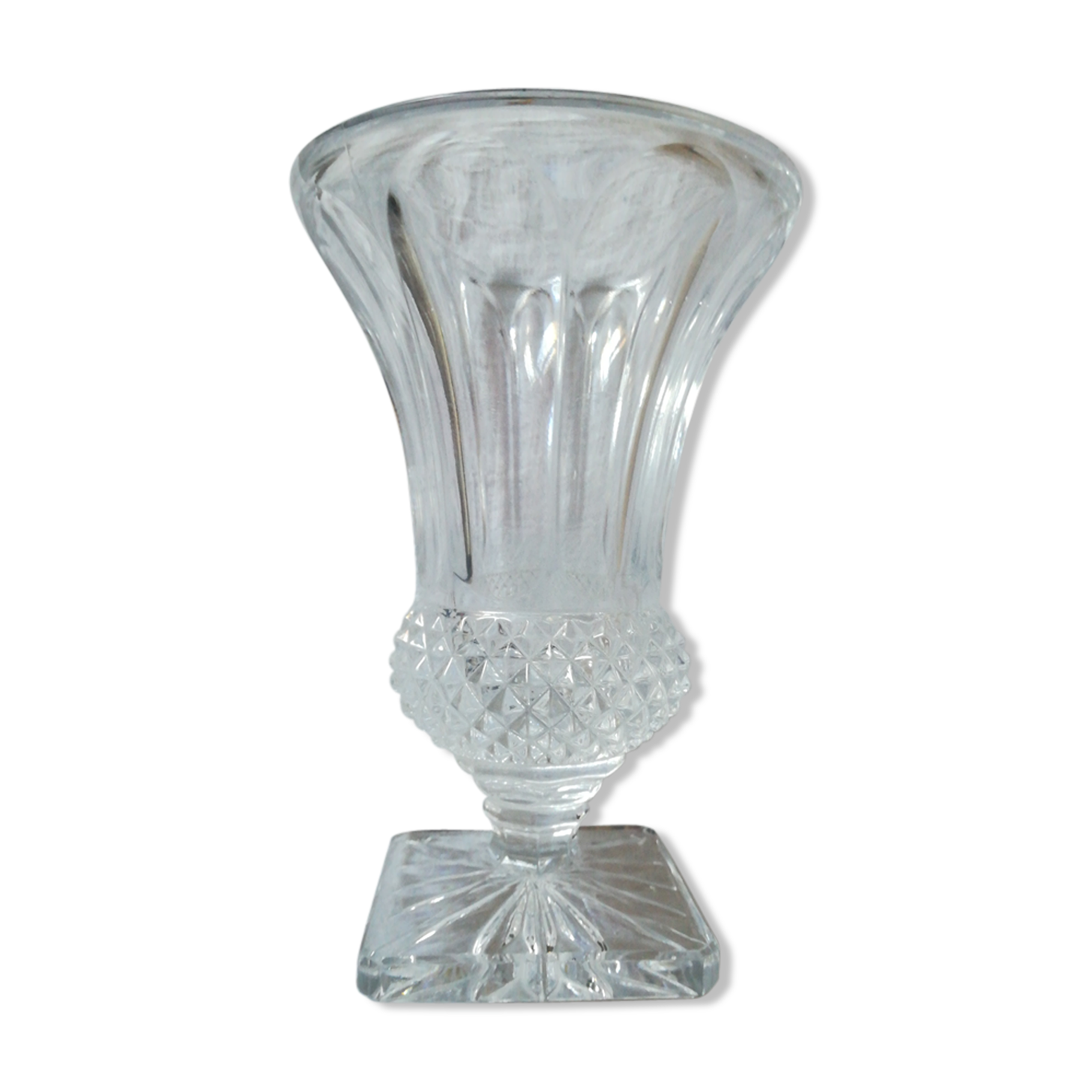 Crystal vase has spikes of diamonds