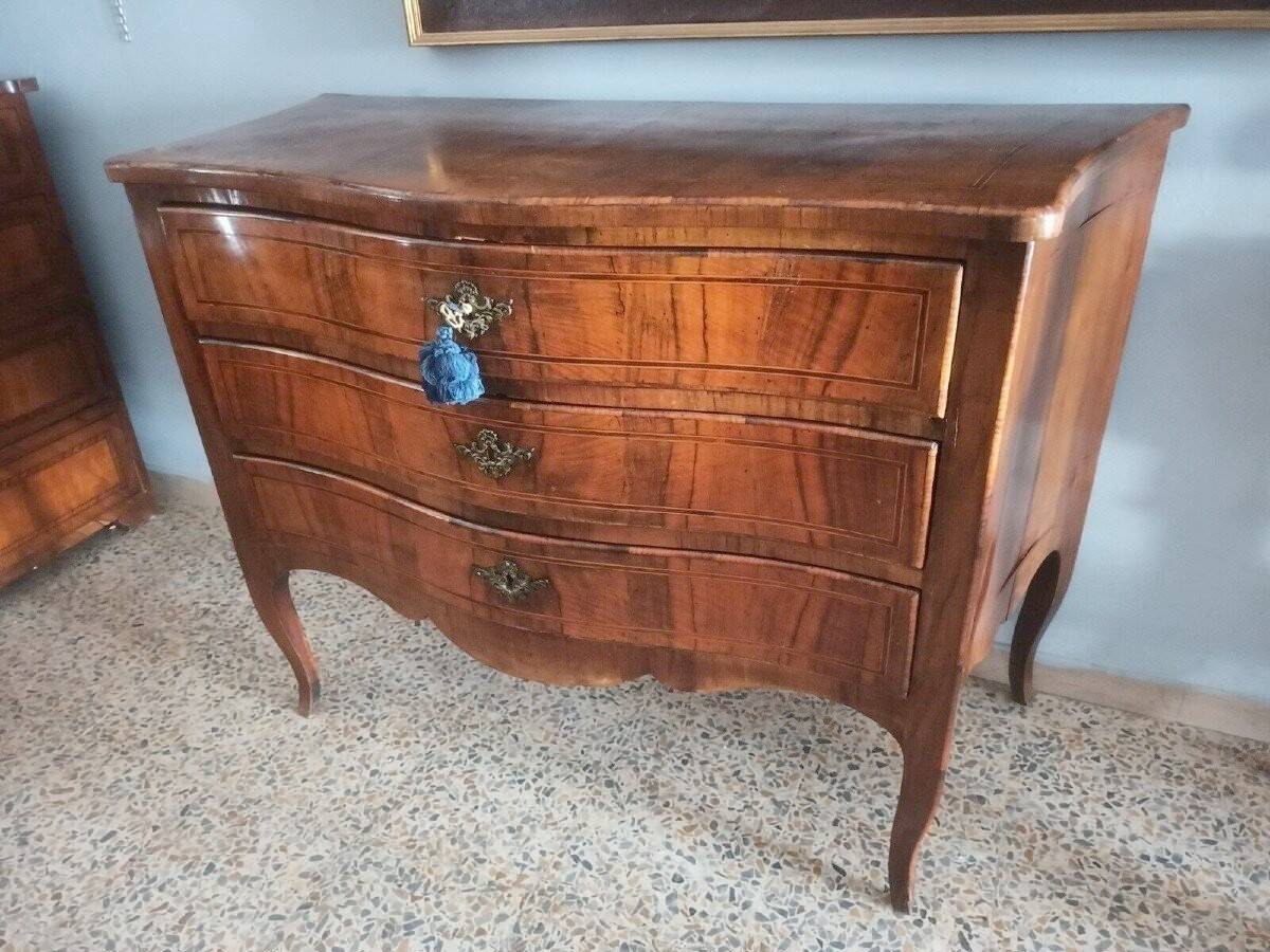 Antique Louis XV chest of drawers - 18th century Italy