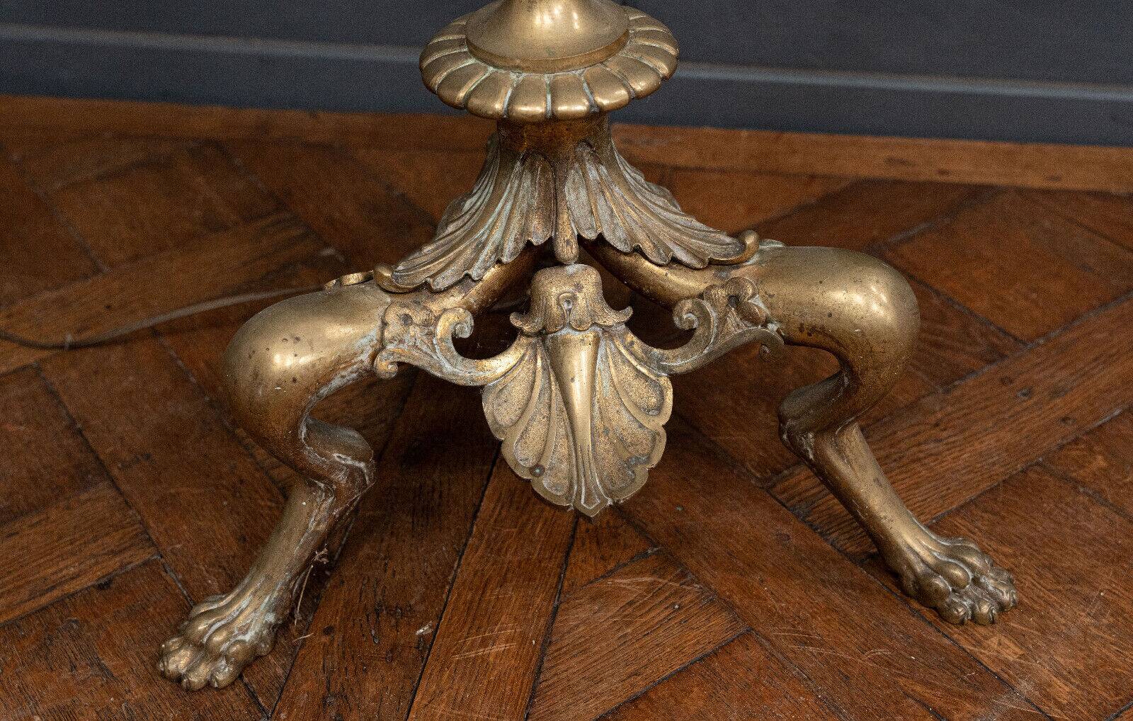 Lampadaire en bronze doré Napoléon III pieds griffes décor de feuillage