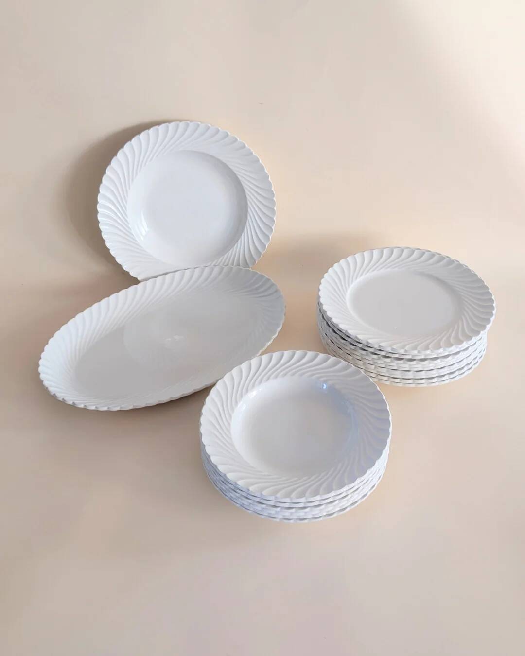 White ceramic twisted dinnerware set