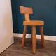 Chaise au design brutaliste