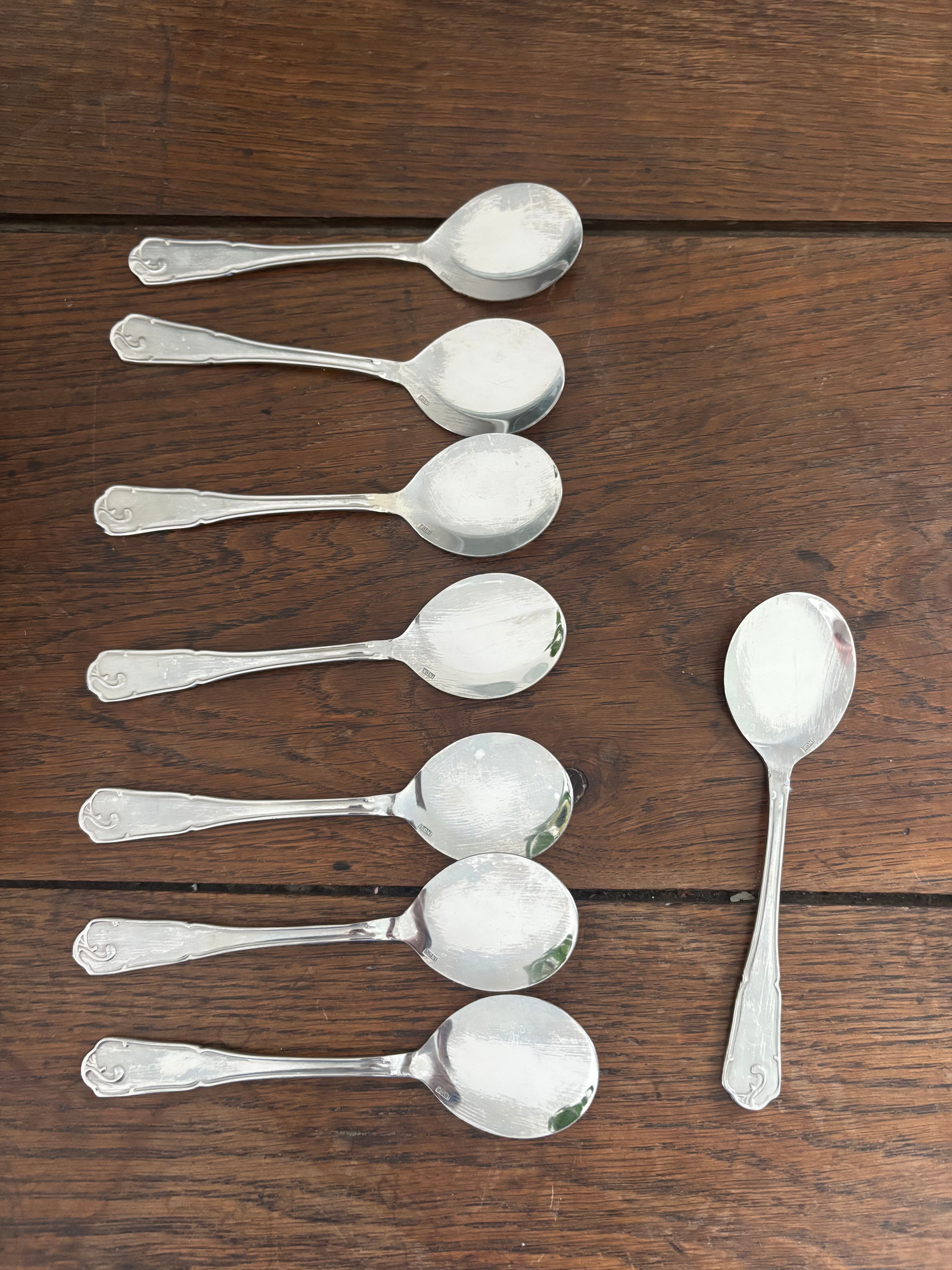 Lot de 8 coupes à glace en inox finement ciselées