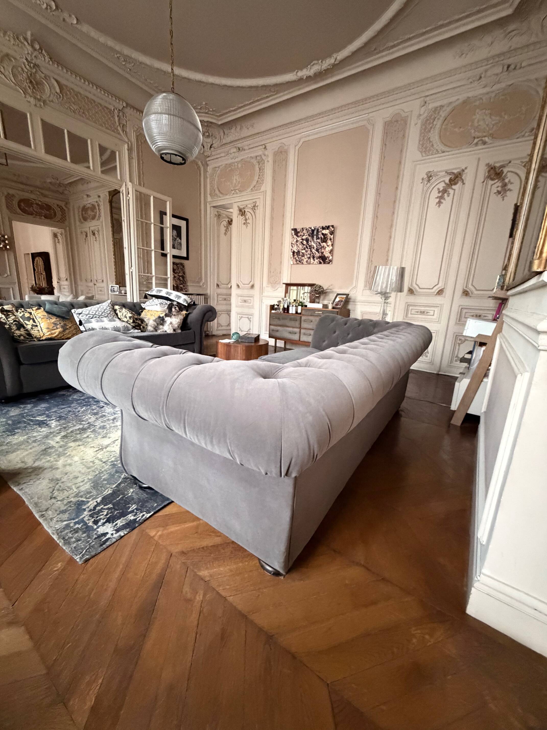 Paire de canapés Chesterfield