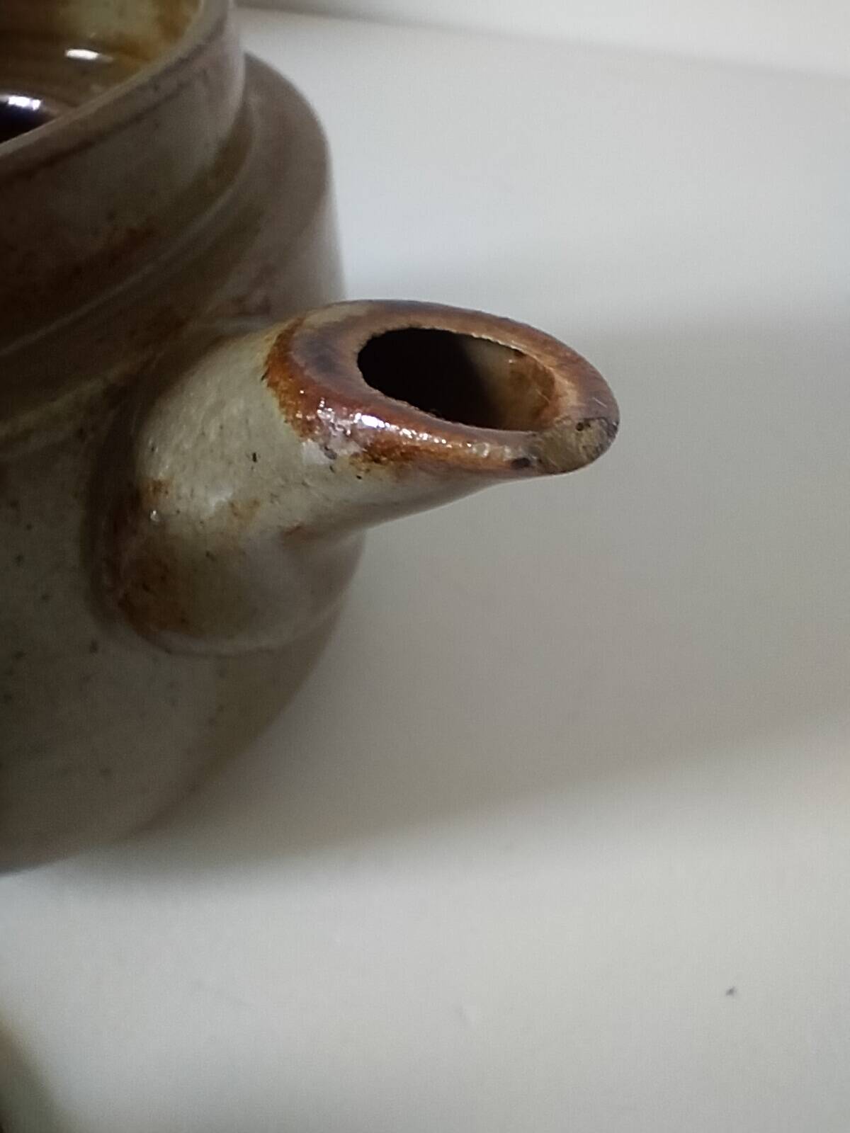 Théière artisanale en grès, style japonisant, esprit Puisaye, 1960-1970