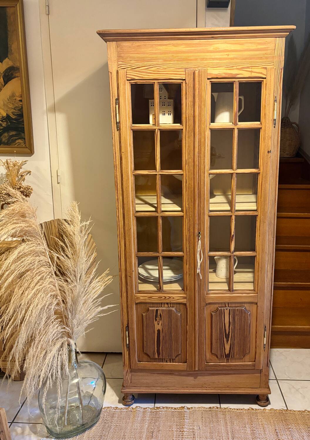 Parisian showcase pitchpin