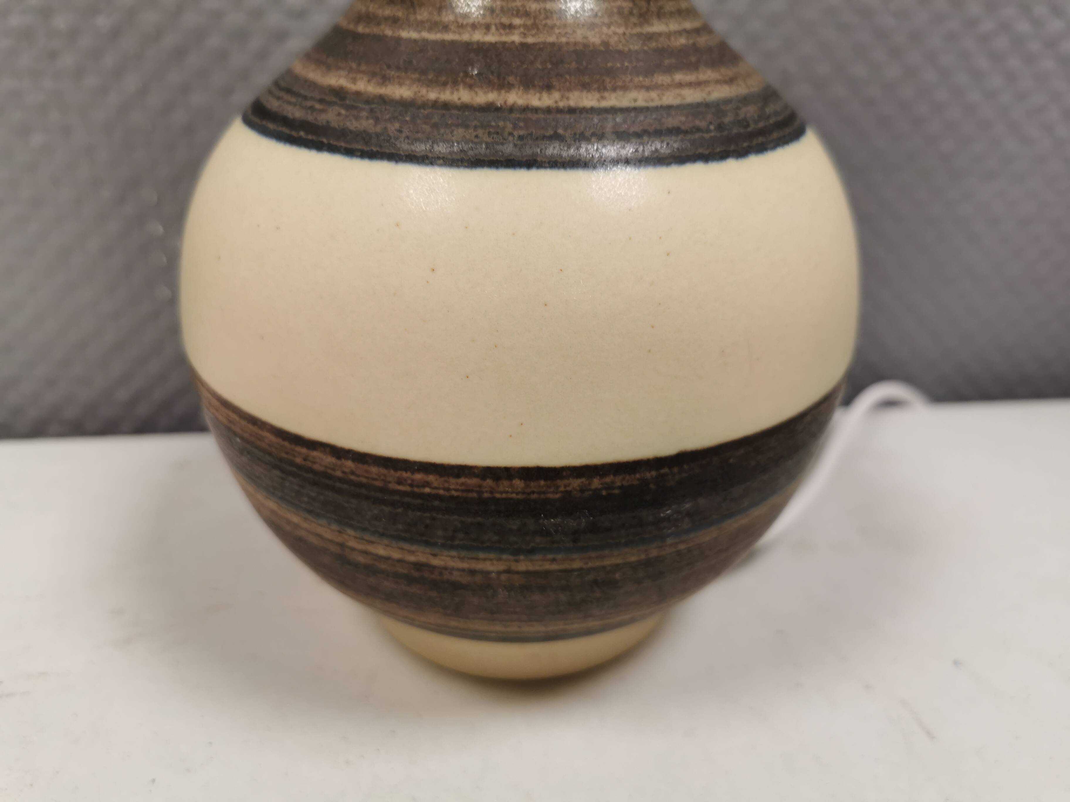 Beautiful table lamp in Ceramic, Danish and from the 1970-80s.