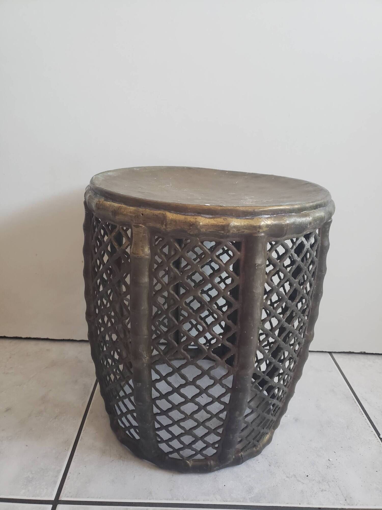 Tabouret en bronze travaillé façon bambou et rotin