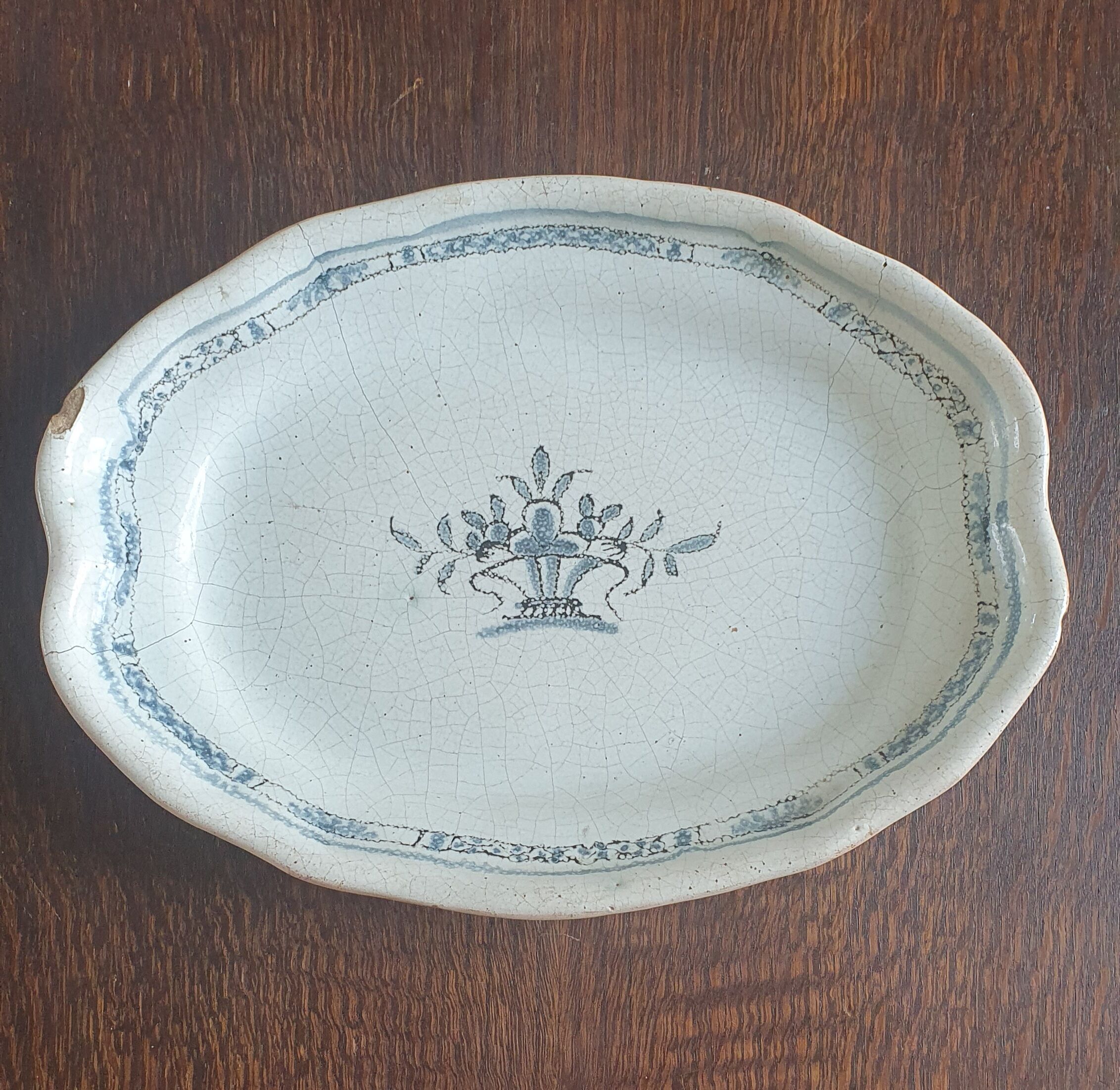 Faience dish "black ass"
