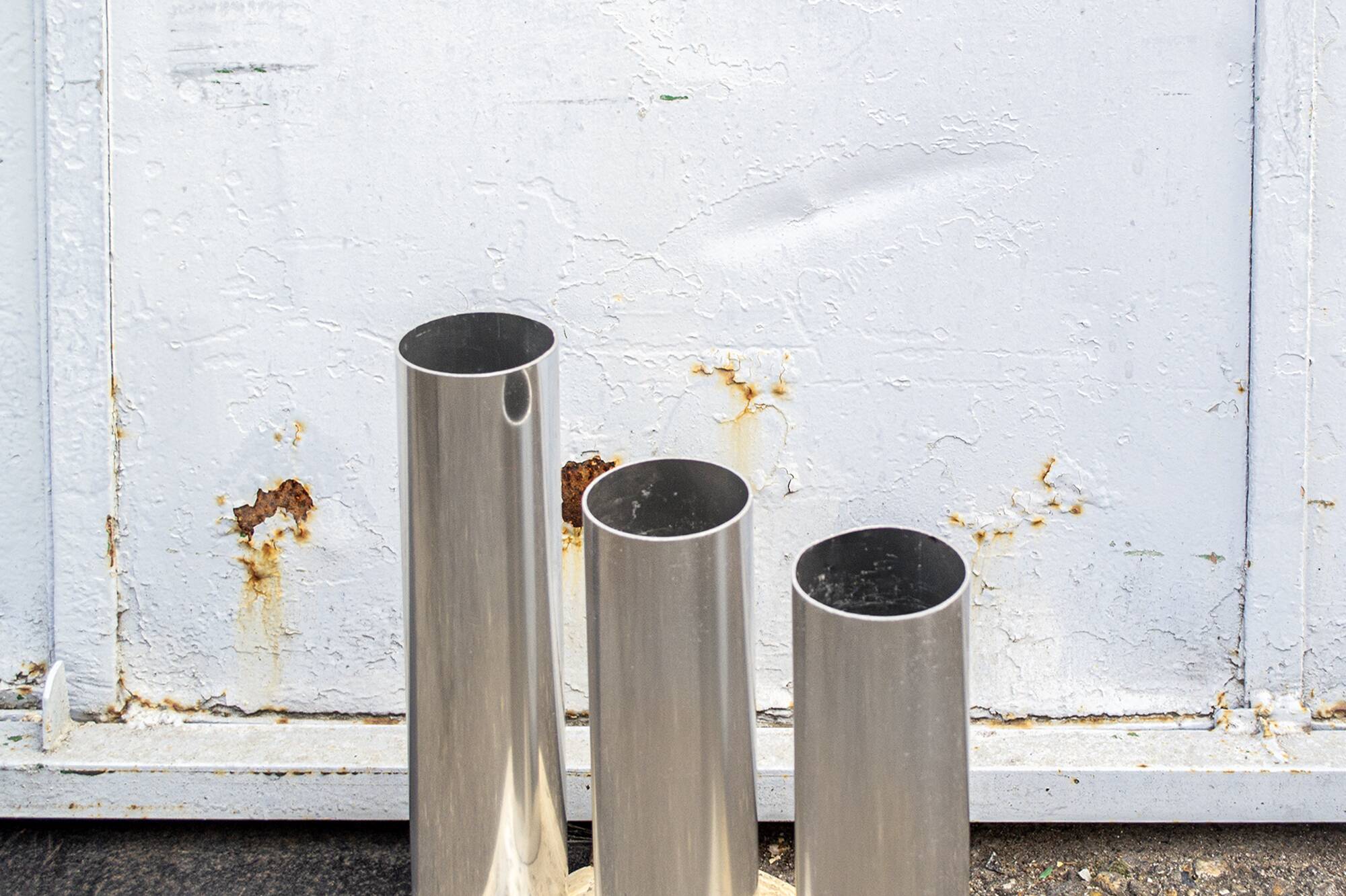 Porte-parapluie Travertin et aluminium Italie 1970