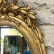 Miroir ovale à frontons Louis XVI et perlé 49,5/31cm feuille d’or 