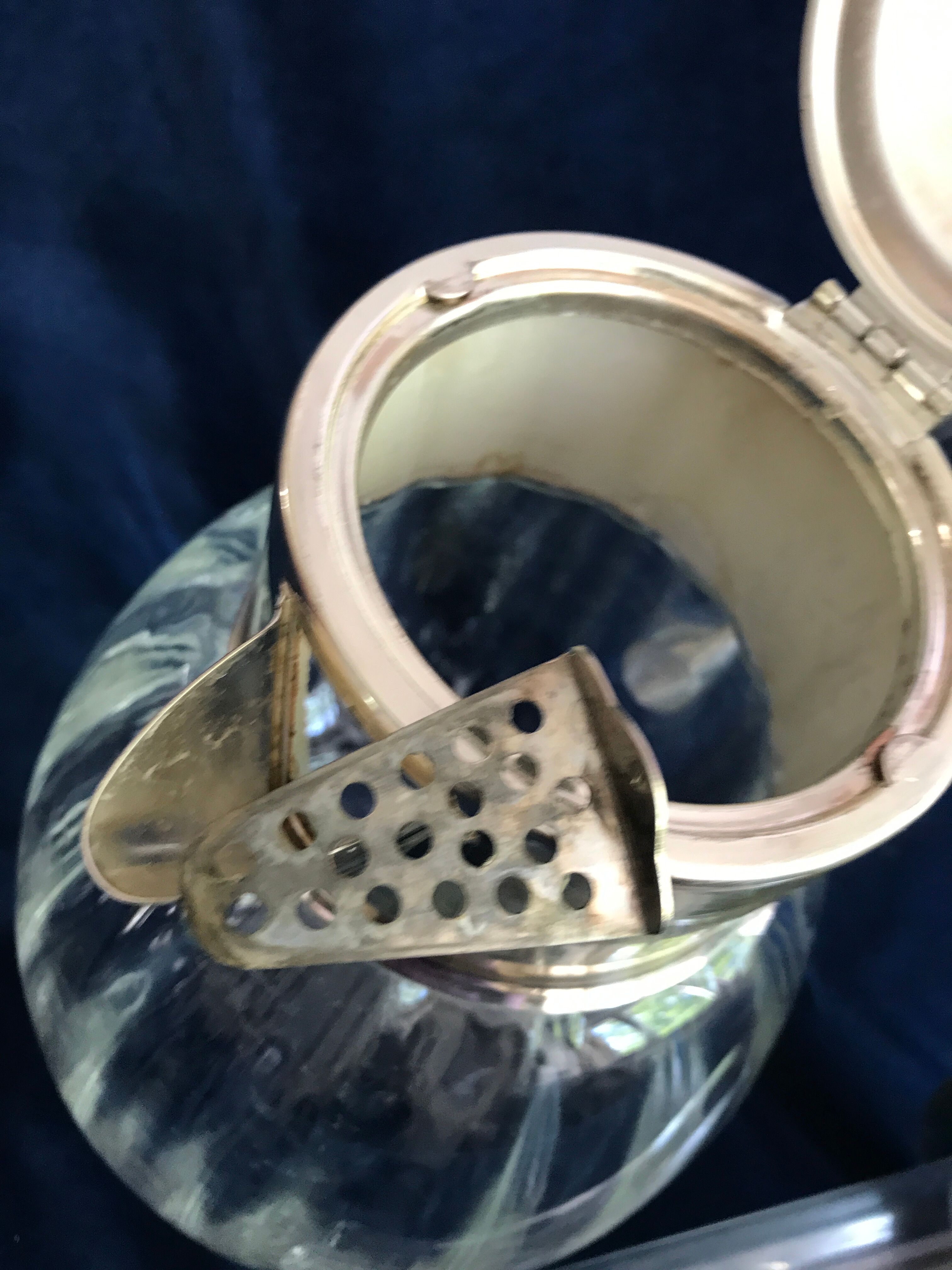 Large pitcher decanter with an ice cooler tube