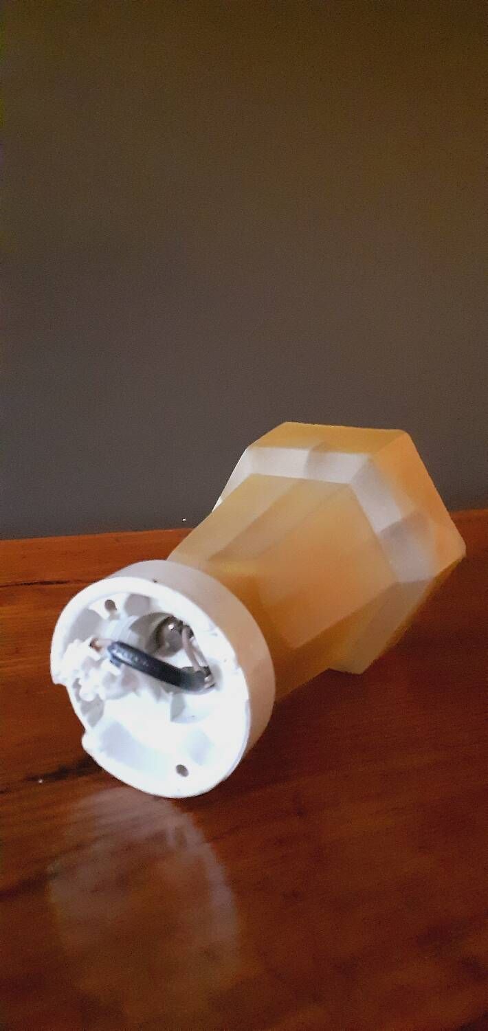 Art Deco wall lamp in porcelain and sandblasted glass, 1940s