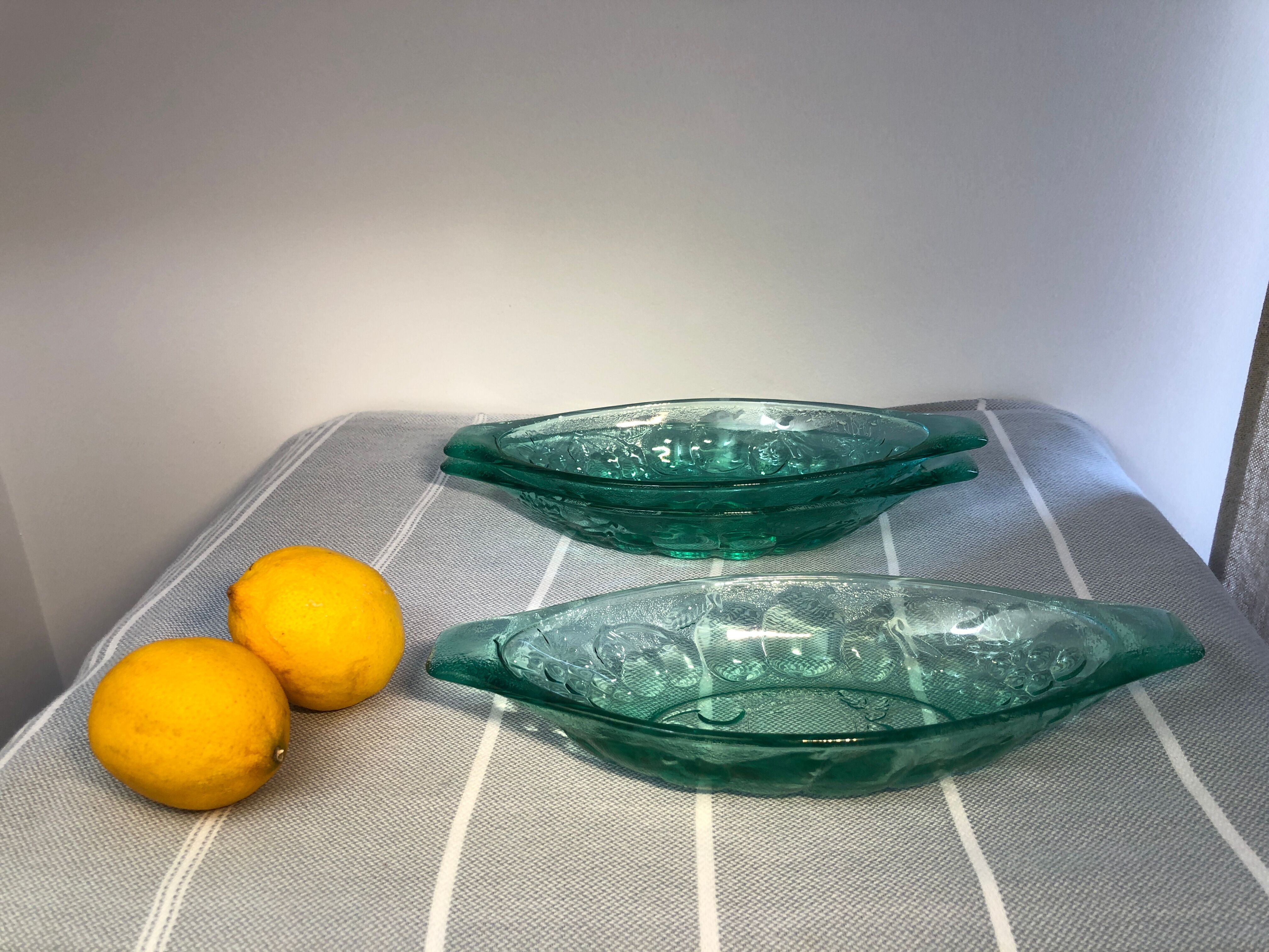 Ravier en verre vintage vert emeraude décor raisins