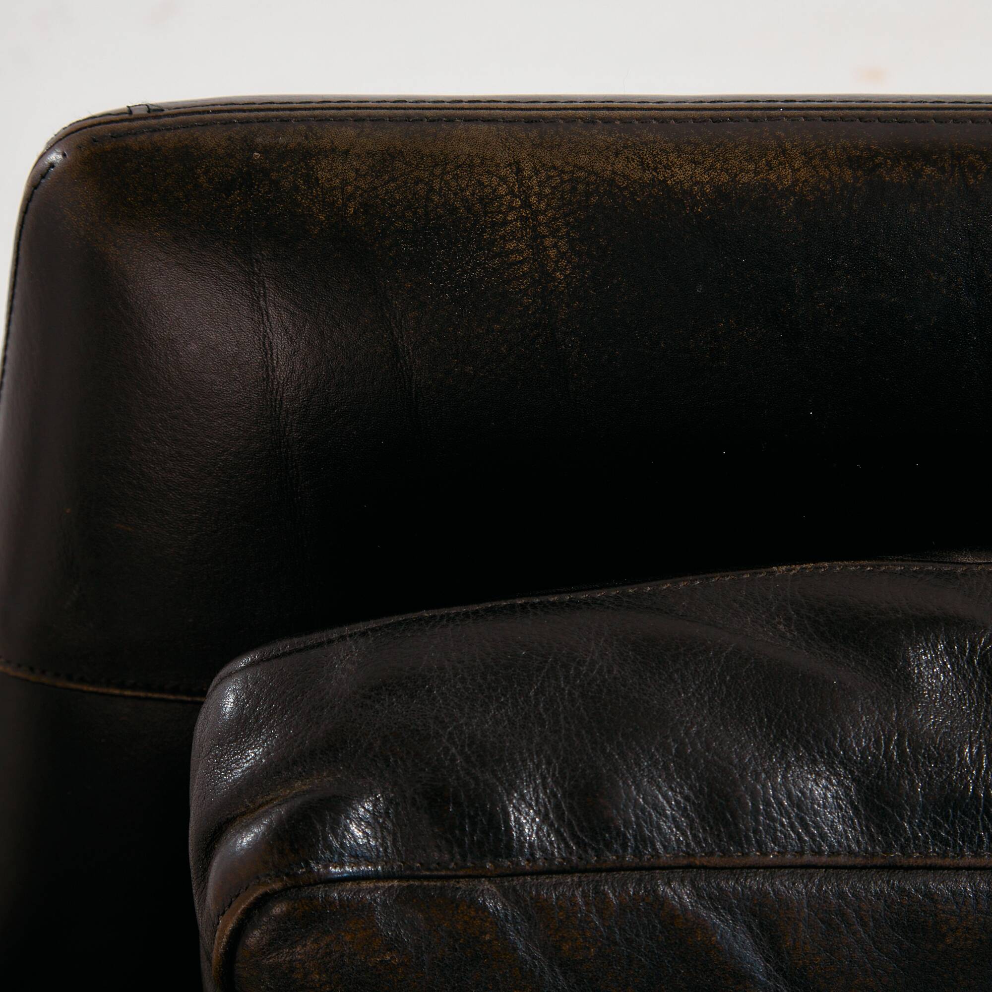 Two-seater leather sofa