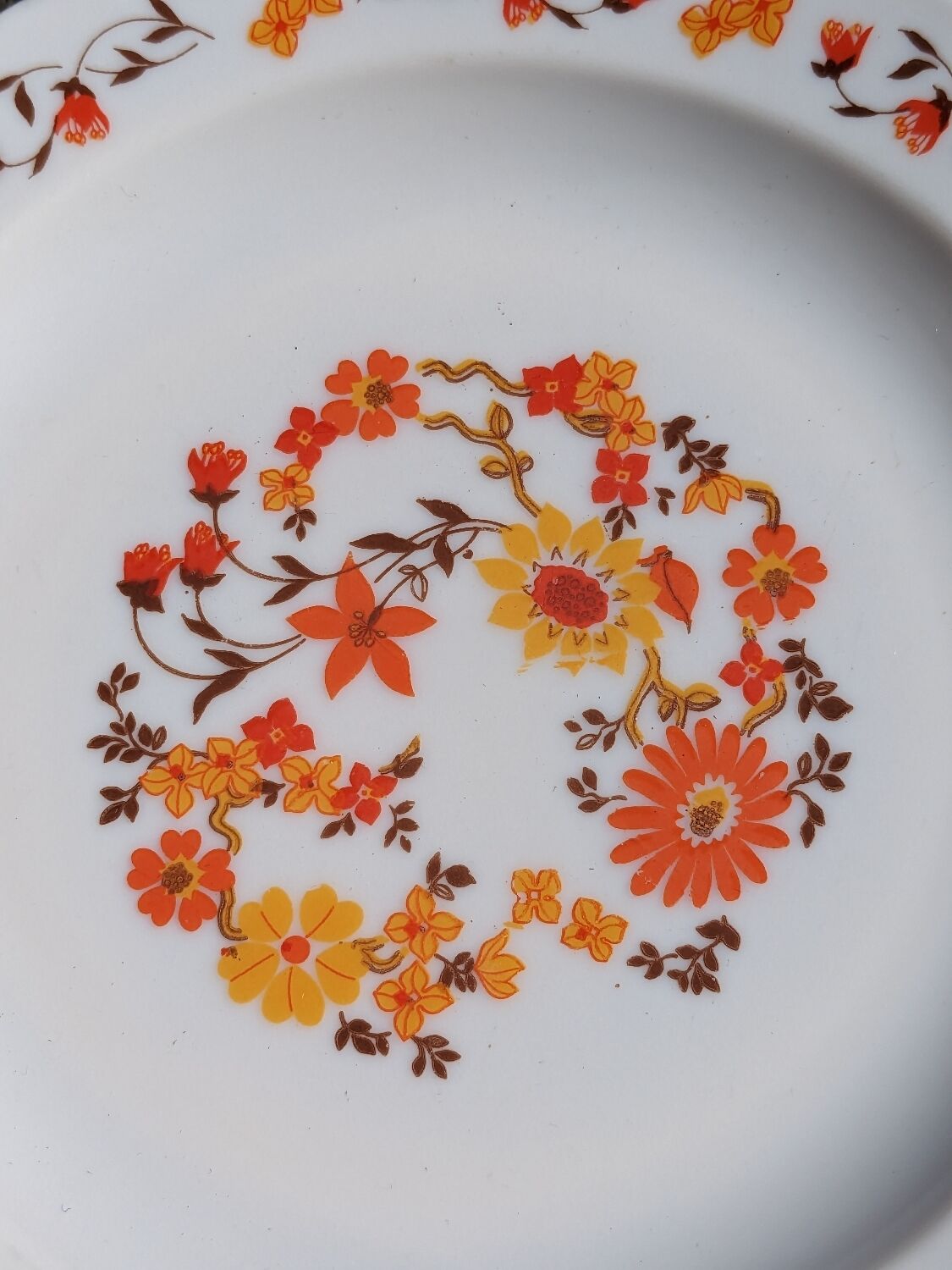 Arcopal dessert plates Scania model 70s