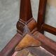 Paire de chaises anglaises anciennes en bois dur avec pieds sculptés en patte de lion