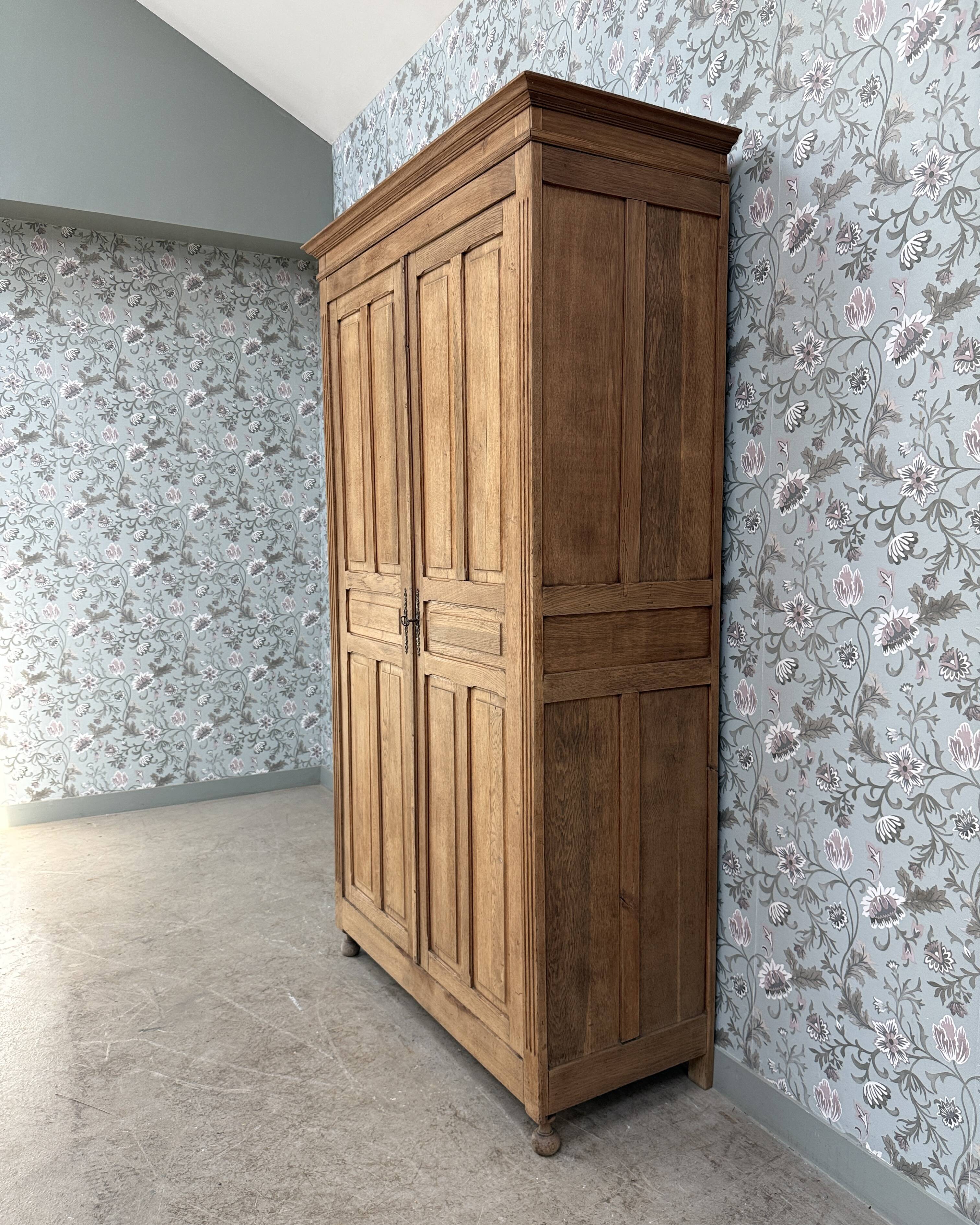 Large antique oak wardrobe (renovated)