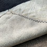 Moroccan rug in natural wool 250cm x 150cm