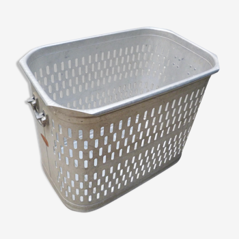 Basket in aluminum