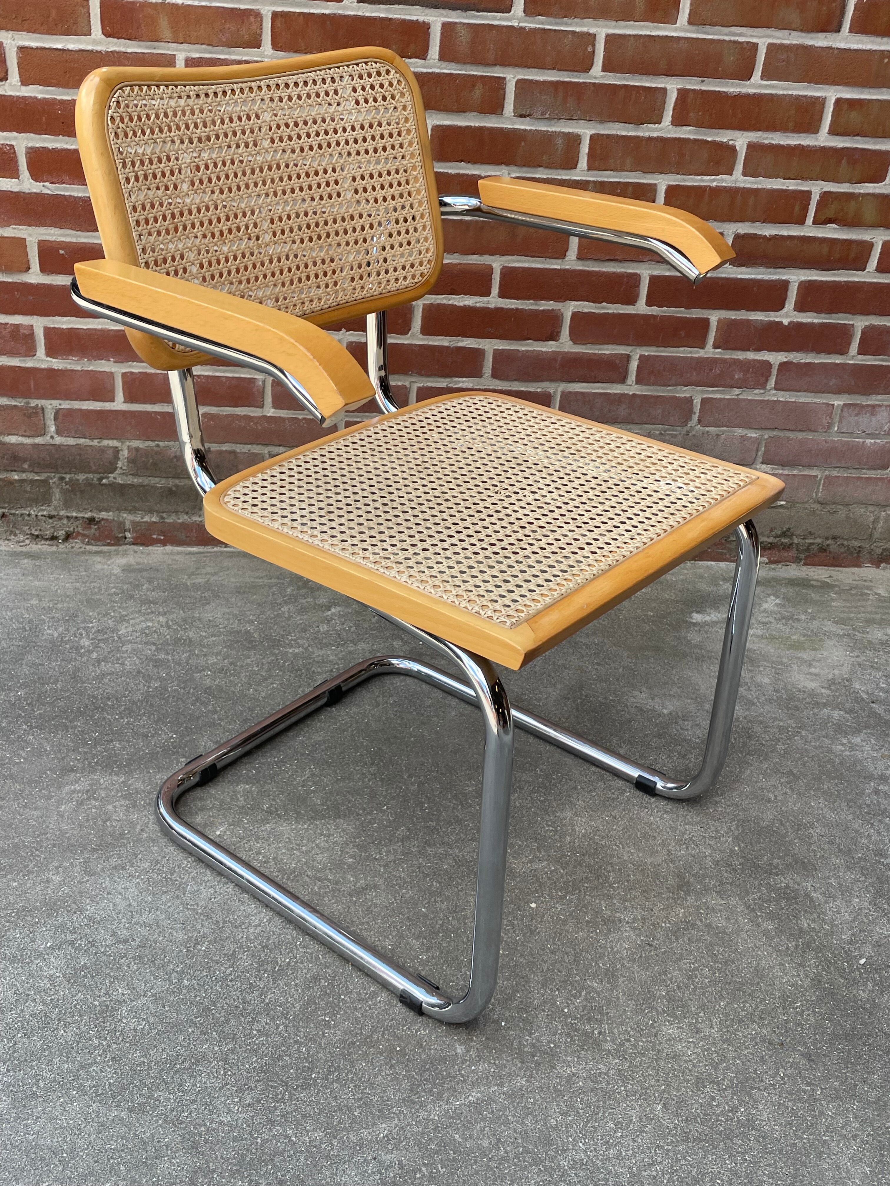 Cesca chair B64 with armrests by Marcel Breuer Design
