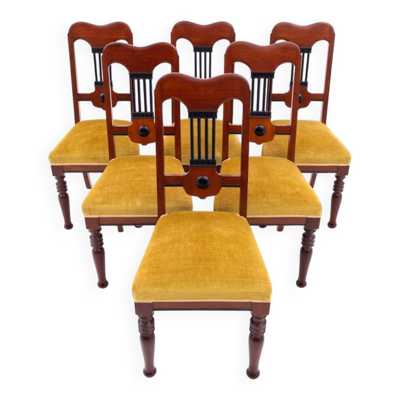 Ensemble de six chaises, Europe du Nord, tournant des XIXe et XXe siècles. Après restauration.