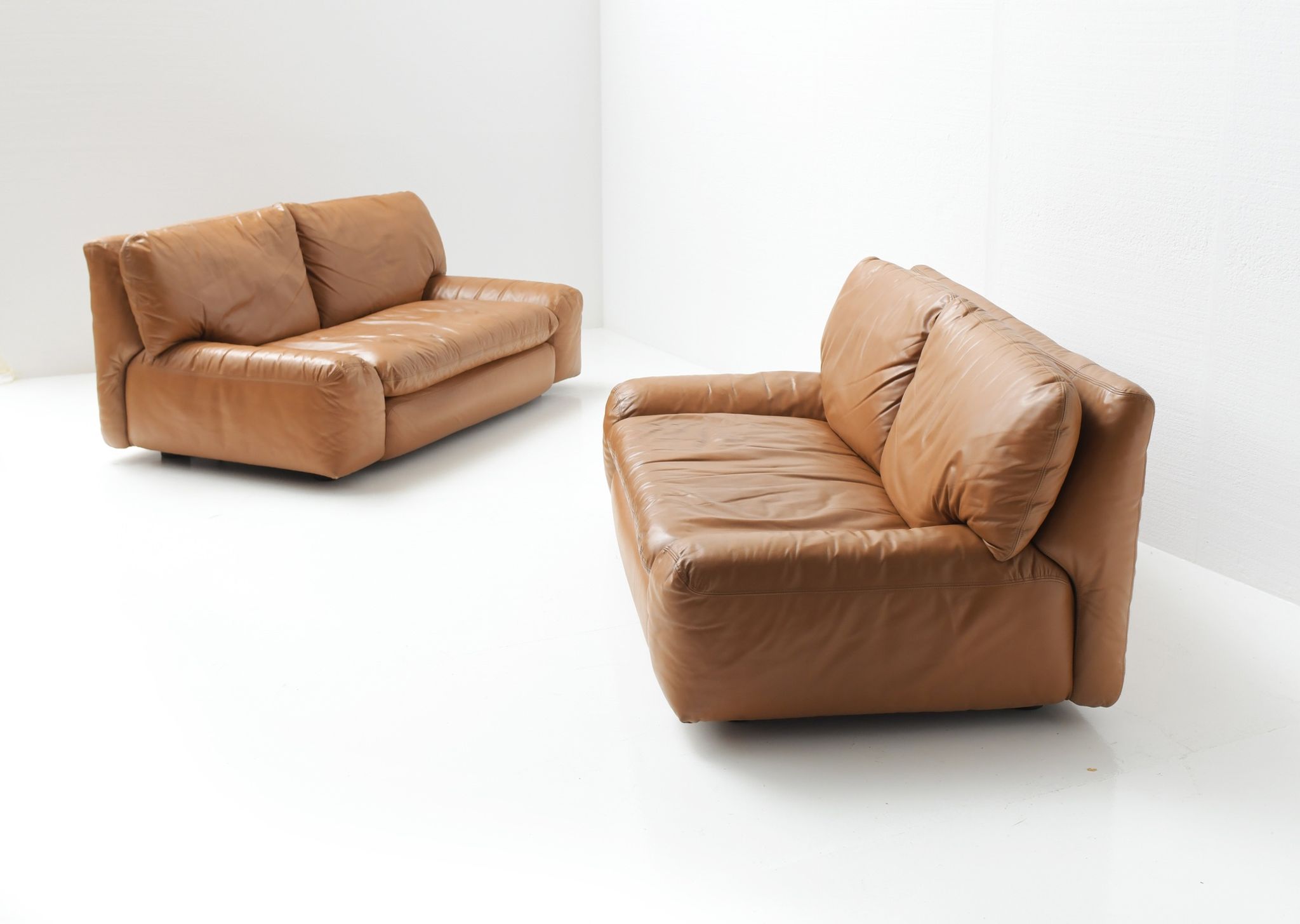 Canapés en cuir cognac Bengodi design Cini Boeri pour Arflex Italie