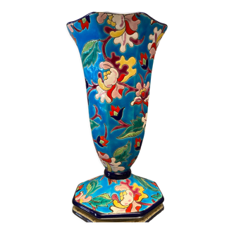 Vase cornet en faïence à décor floral signé Emaux de Longwy