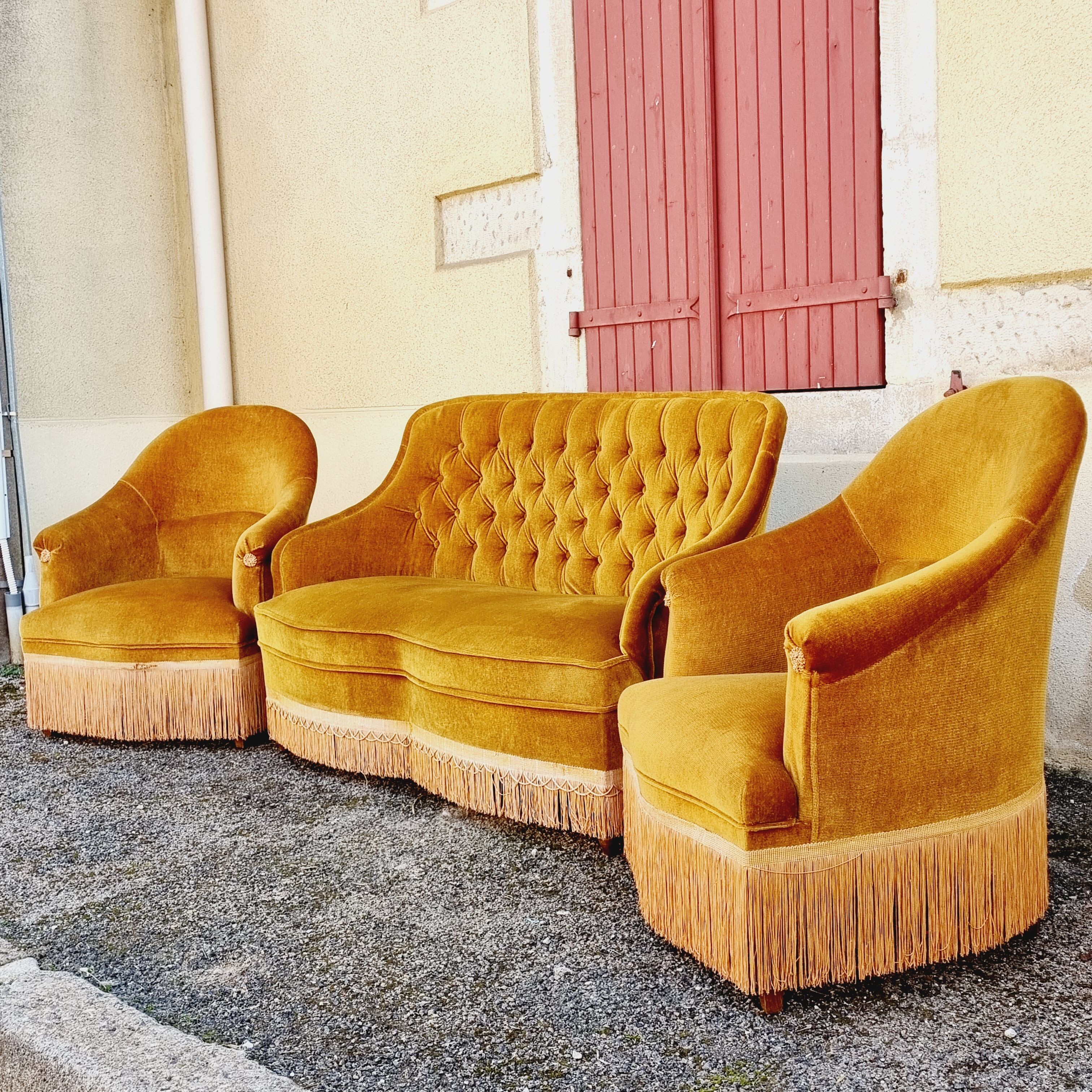 Ensemble de 2 fauteuils crapauds et 1 canapé 2 places velour moutarde